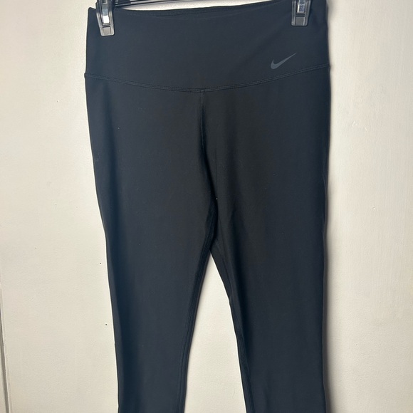 Nike women’s small classic cropped leggings black - Picture 4 of 6